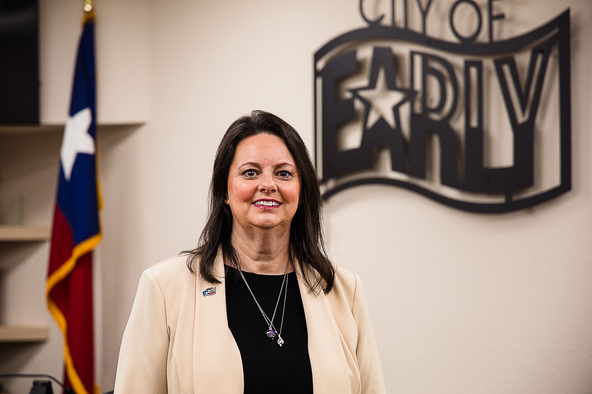 Picture of the Utility Billing Director in front of City of Early sign